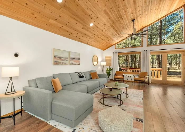 Holiday home Pinewood - Backs To Forest - Near Downtown! *