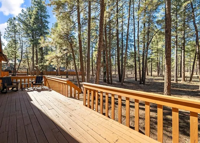 Holiday home Pinewood - Backs To Forest - Near Downtown! *